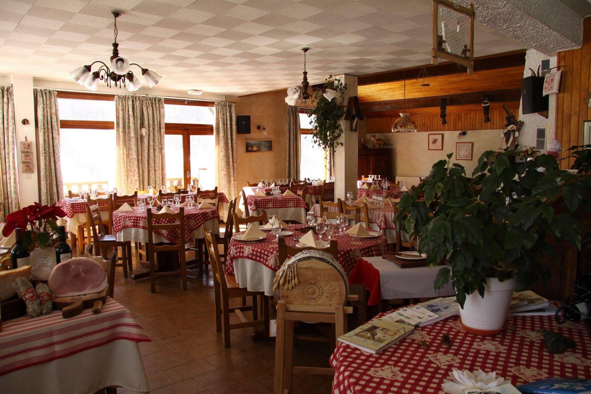 Hotel Le Chamois Logis Molines-en-Queyras Exterior photo